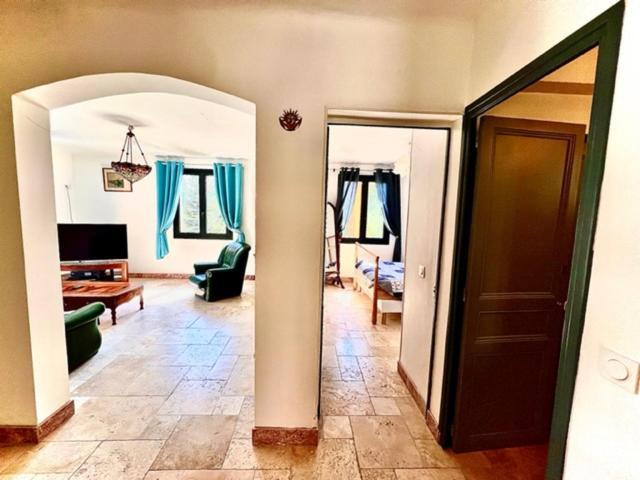 Grand Appartement En Face Du Village Мустие Сен Мари Екстериор снимка
