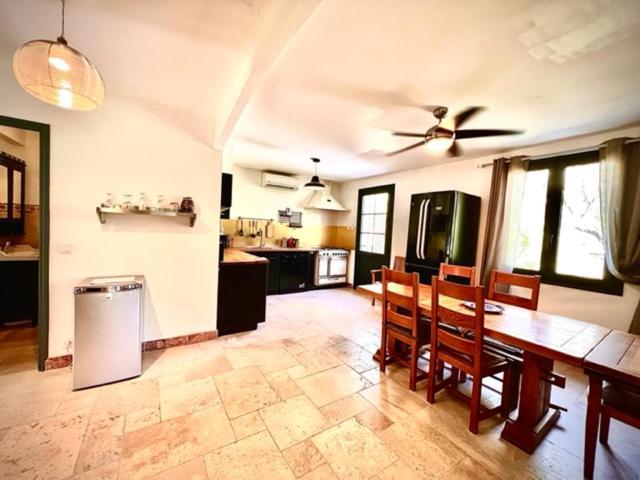 Grand Appartement En Face Du Village Мустие Сен Мари Екстериор снимка